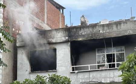 Evdeki yangın üç kişiyi hastanelik etti